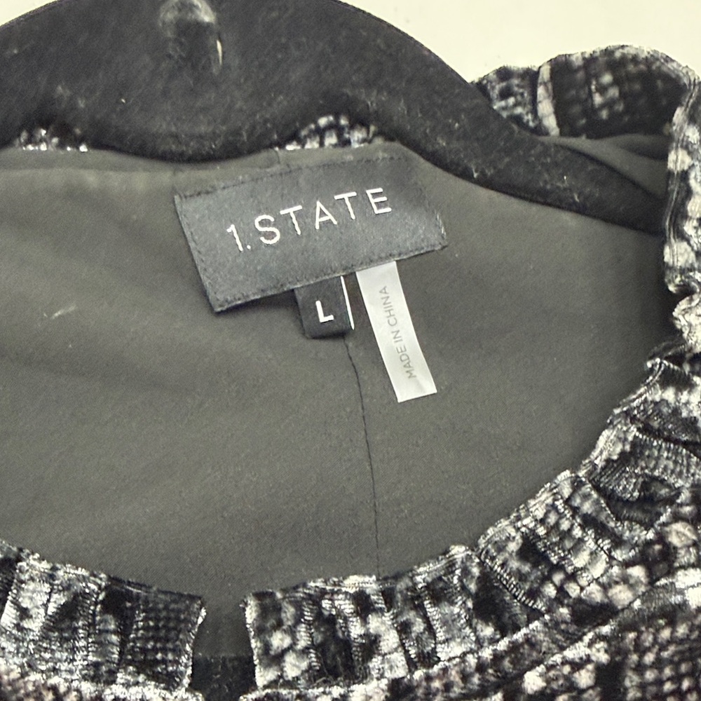 1. State Snake Patterned Women's Jacket - image 3
